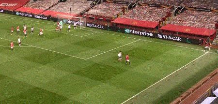 1615556714502064693.gif 【夜读】空门都不进,马圭尔自嘲只能踢后卫